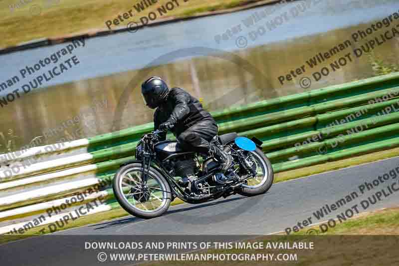 Vintage motorcycle club;eventdigitalimages;mallory park;mallory park trackday photographs;no limits trackdays;peter wileman photography;trackday digital images;trackday photos;vmcc festival 1000 bikes photographs